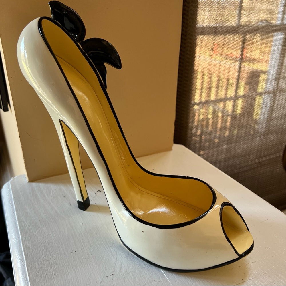 Stiletto high heel shoe wine bottle holder